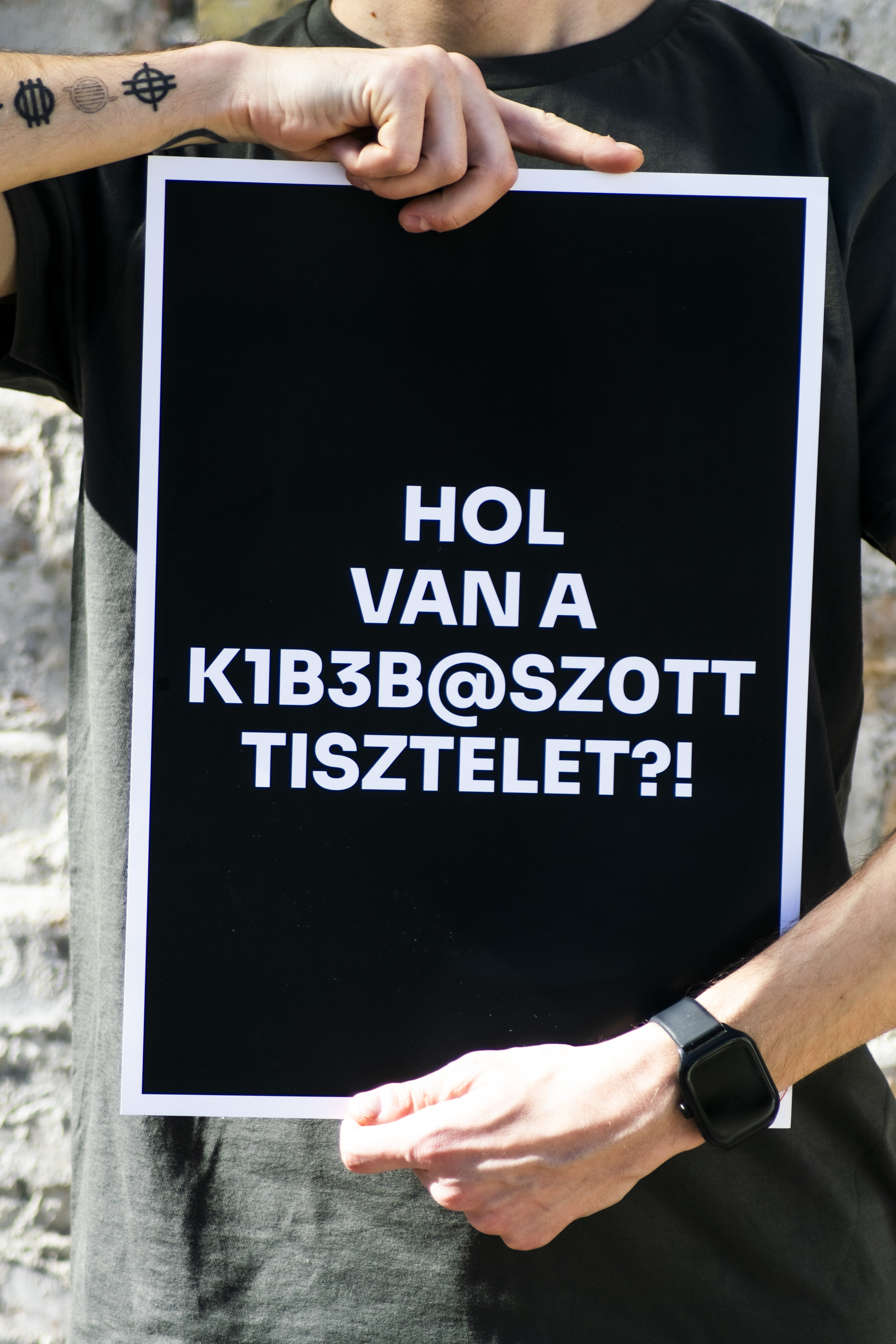 Plakát - Hol van a kibebaszott tisztelet?